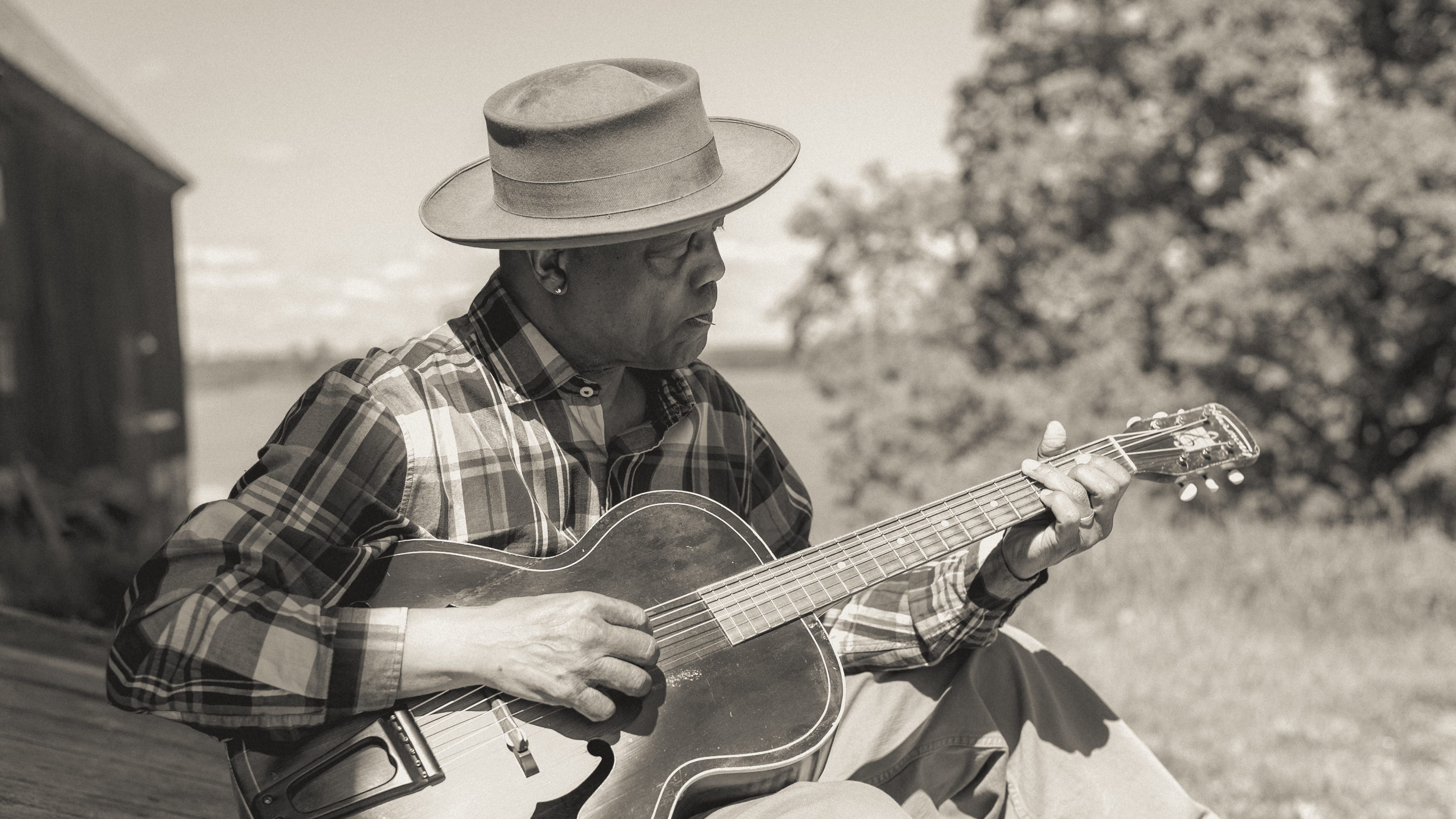 Eric Bibb en interview « Comprendre notre passé, c’est construire l’avenir »