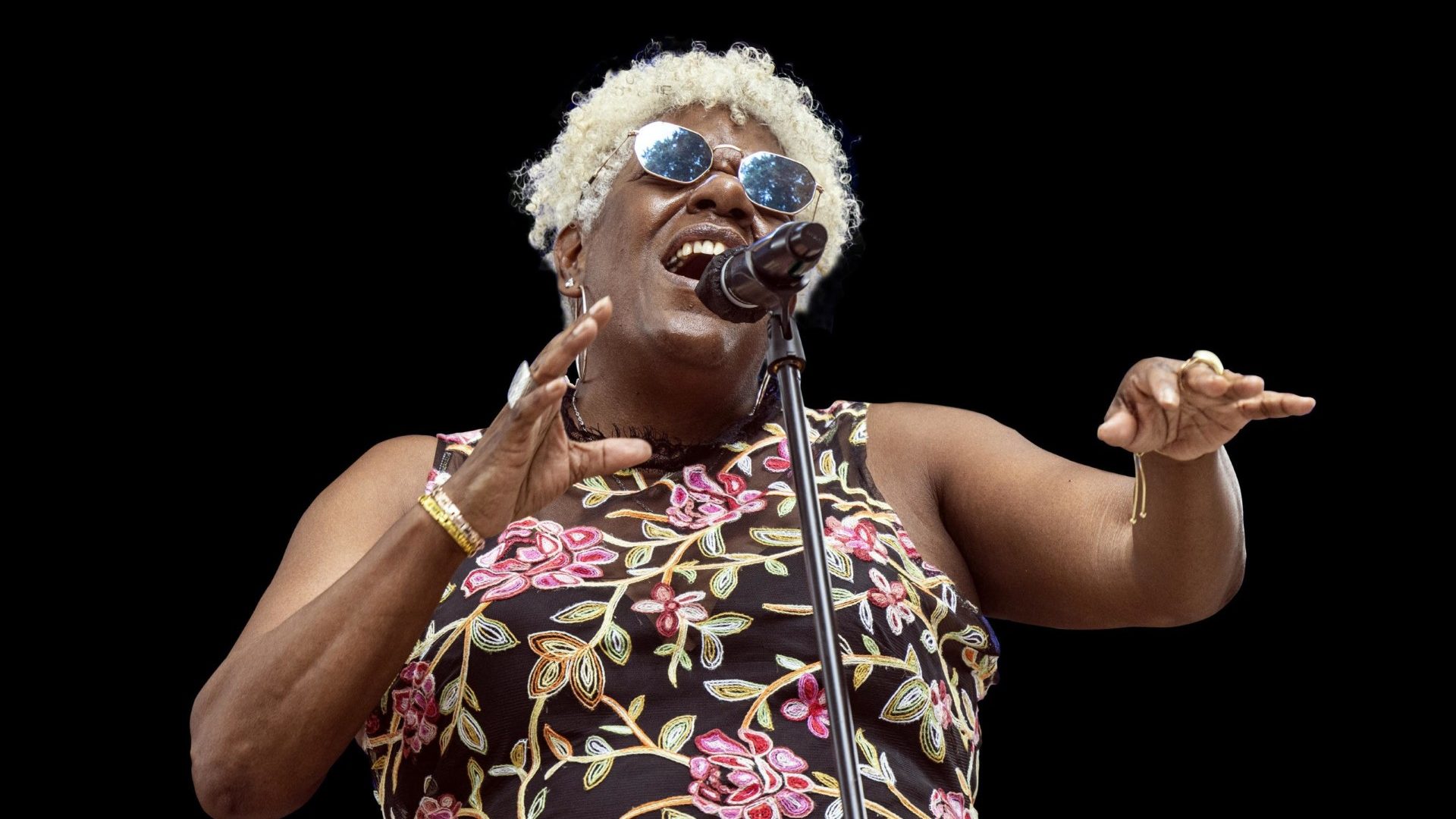 Tia Carroll en interview « Ça me rend heureuse de chanter »