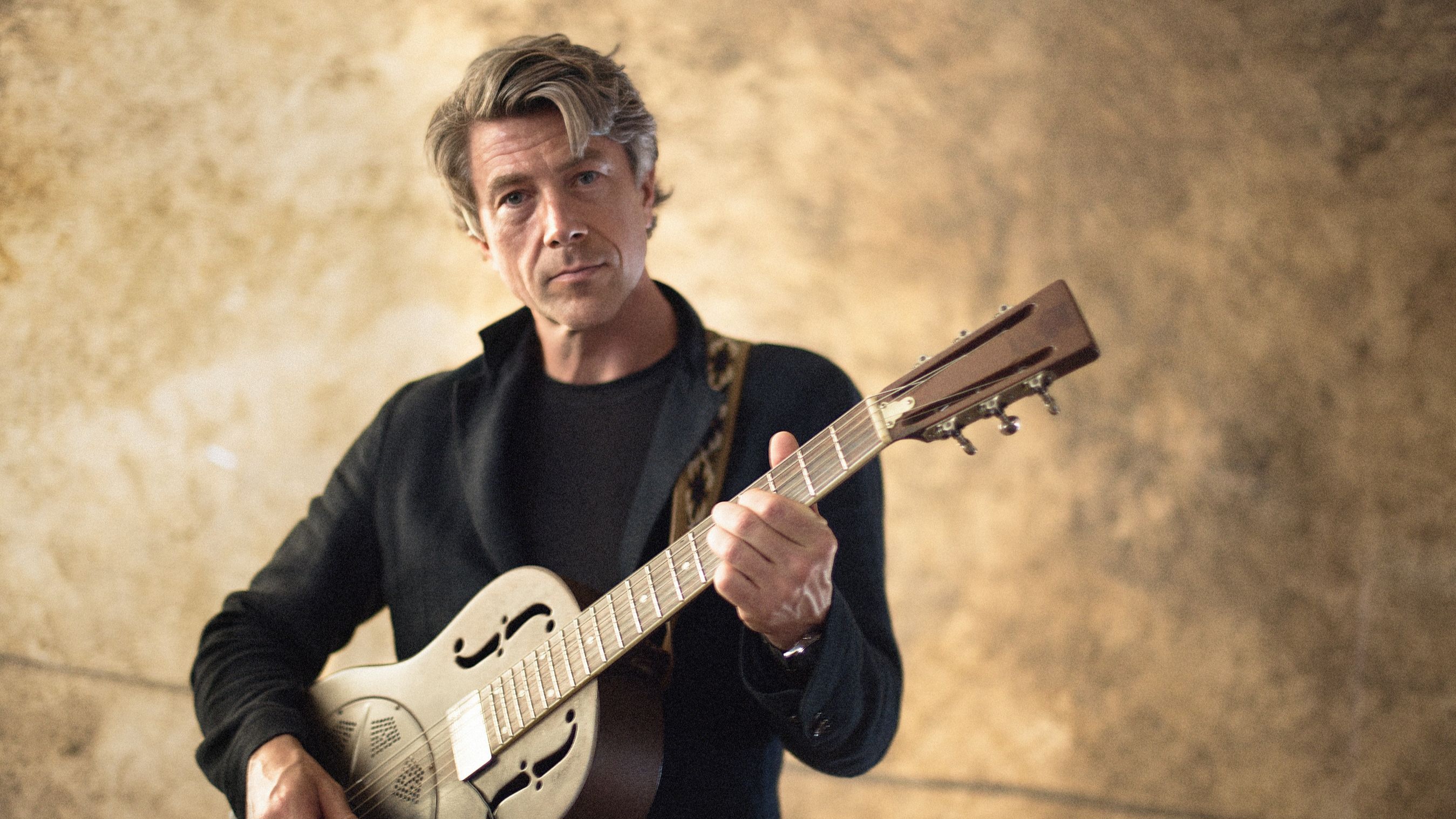 Luke Winslow-King en interview "Coast Of Light ressemble à une collection de souvenirs"
